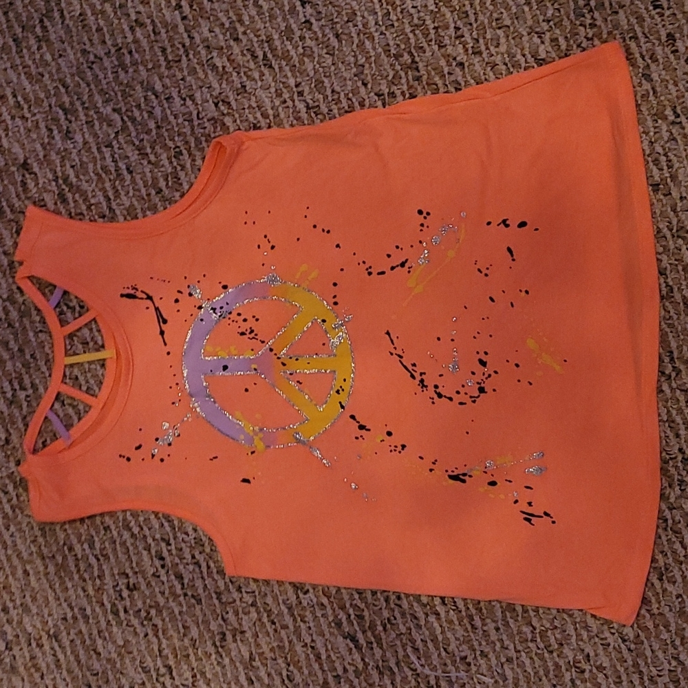 Orange/pink tank top with an ombre piece sign.